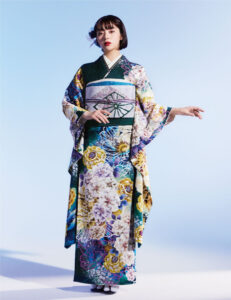 池田エライザ着用の新作振袖です。緑色の大柄の花柄。振袖レンタルもOKです。
